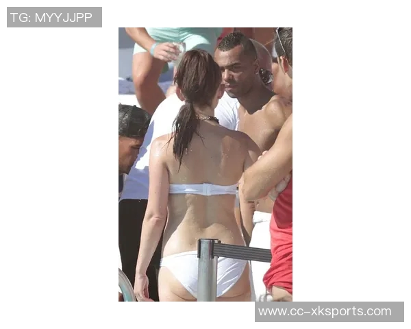 切尔西传奇勒伯夫女儿比基尼照引关注丈夫幽默留言引发网友热议