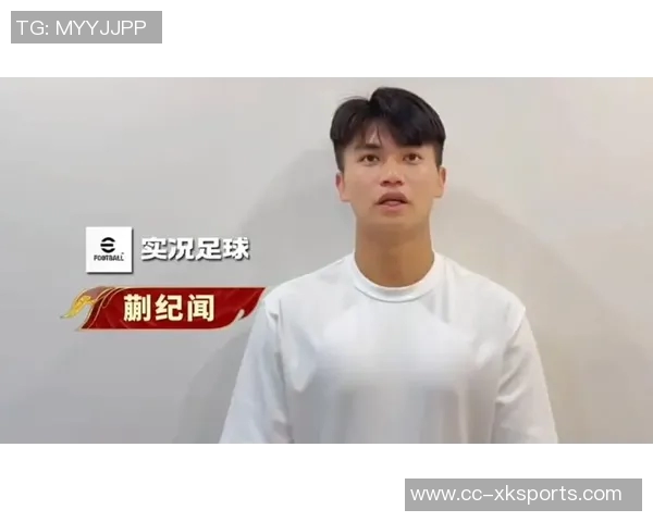 蒯纪闻与杨希合影庆祝新队友加入重温老友情谊