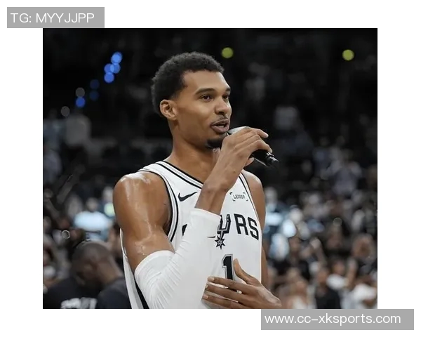 文班谈马刺团队精神称其为世界最佳球队的秘诀在于团结与努力